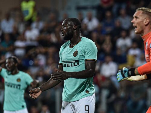 Lukaku e i cori razzisti, il Cagliari prende le distanze: "Solidarietà al giocatore"