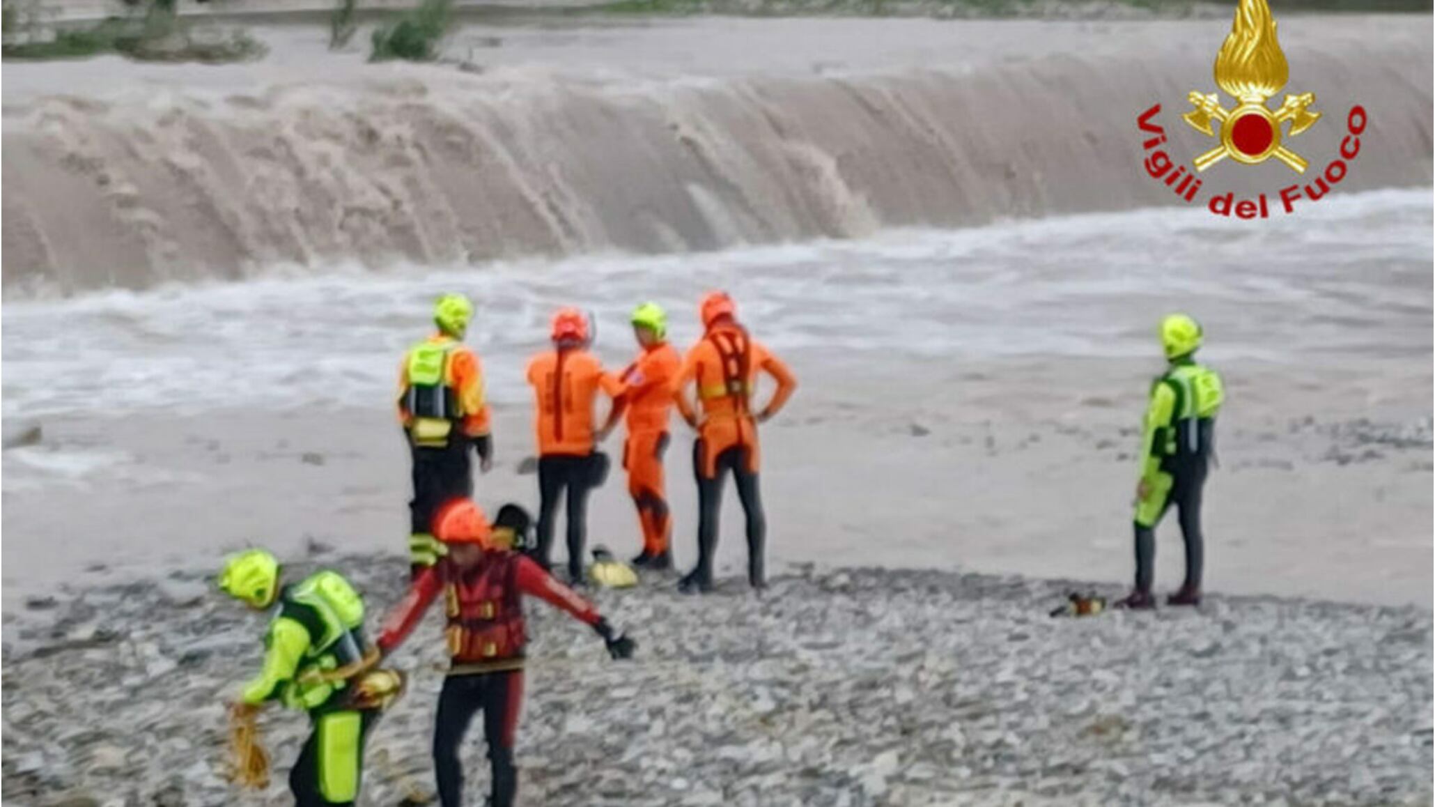 È giallo sul cadavere di una donna trovato sulla sponda del fiume Serio. Si indaga per omicidio