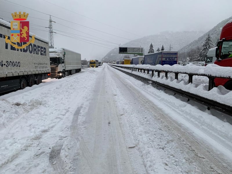 Brennero, le immagini dell'autostrada innevata 2