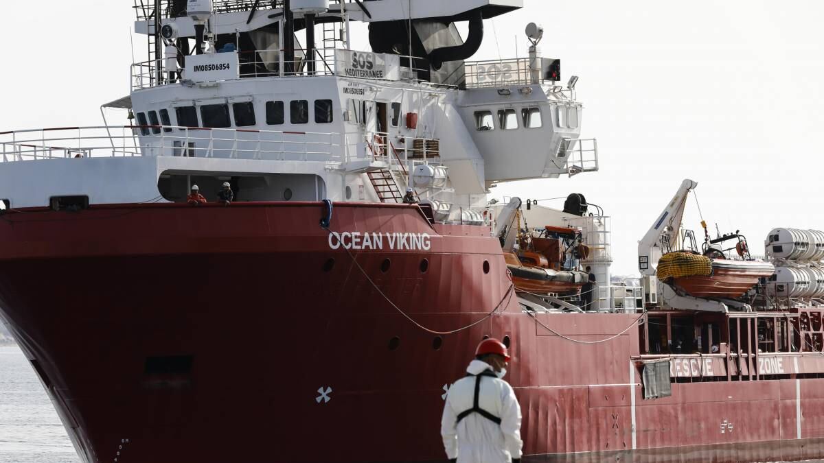 “Aprano i porti alle ong o niente ricollocamenti”. Il ricatto della Francia all’Italia