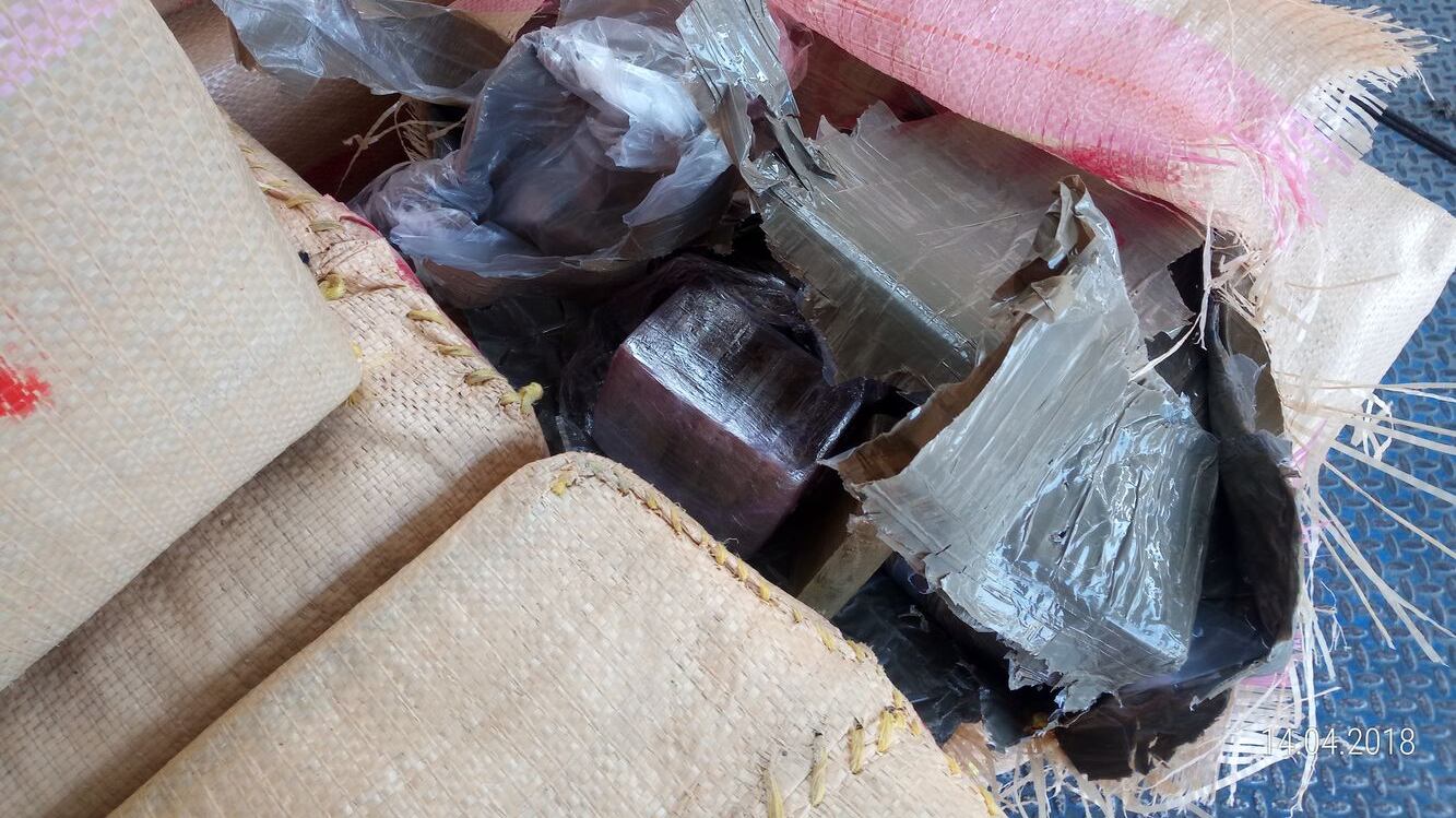 Droga e arance nel frigo: camionista patteggia 3 anni per i 633 kg di hashish