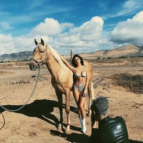 Belen Rodriguez e gli scatti a cavallo: follower in tilt su Instagram 3