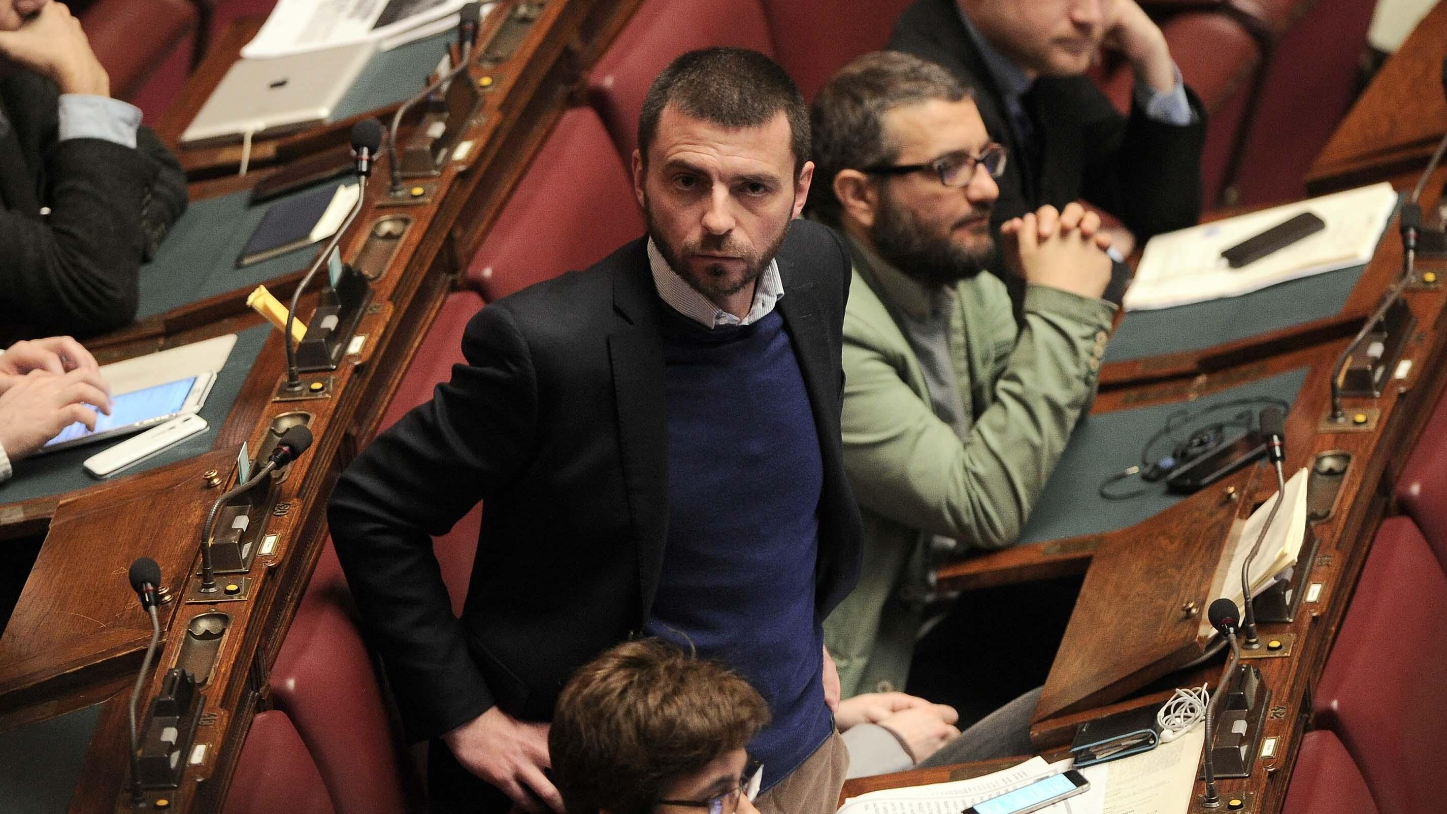Ex M5s a far da stampella a Renzi