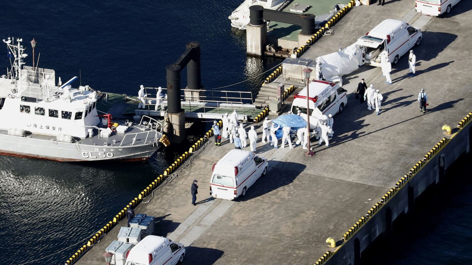 Diamond Princess allarme dei passeggeri: "Scarseggia cibo e siamo bloccati nelle cabine"