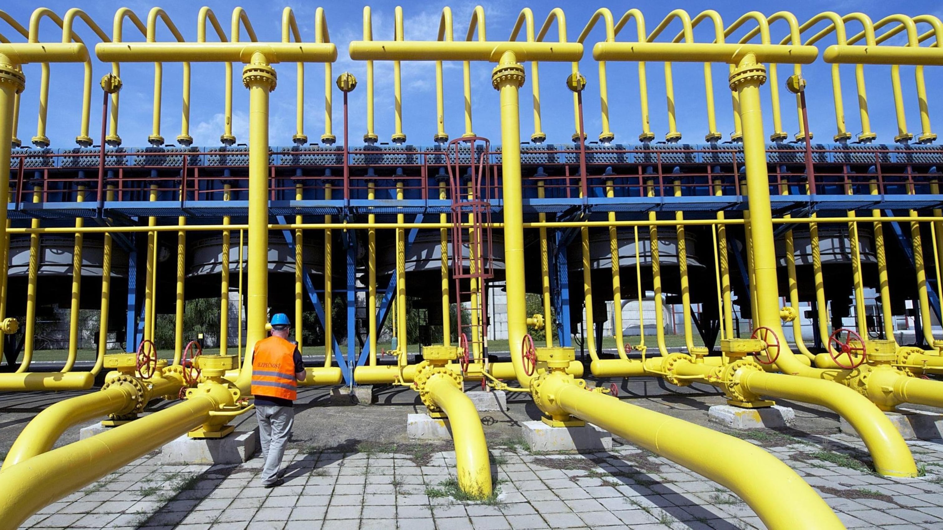 Saipem prova a «dribblare» greggio e Russia