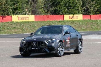 Velocità e adrenalina a bordo delle Mercedes-AMG 3