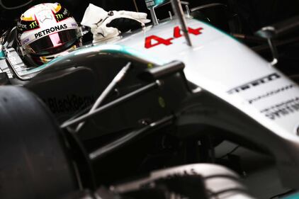 Super Hamilton, pole position a Shanghai 12