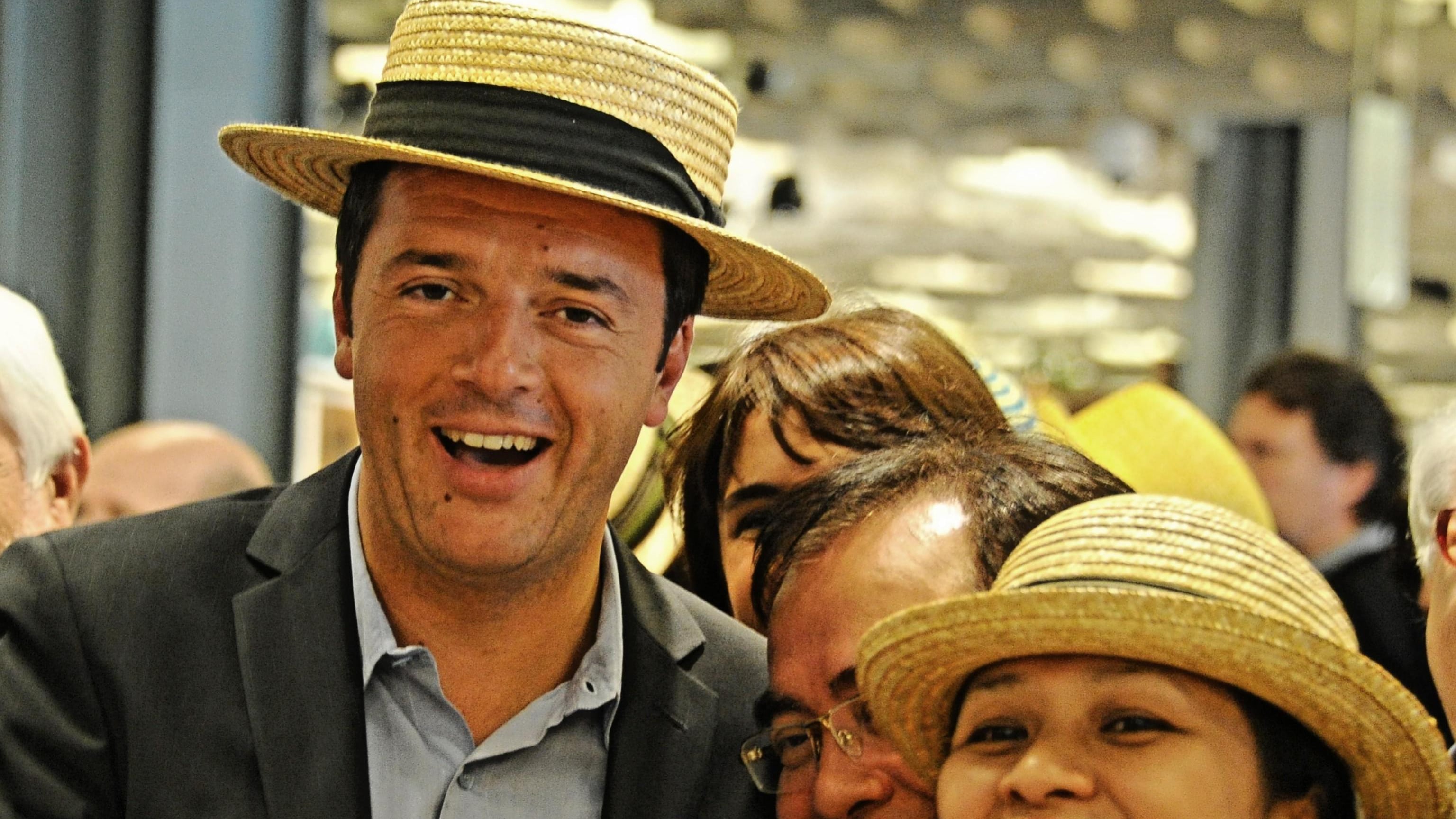 Renzi resta in silenzio sulle rive dell'Arno