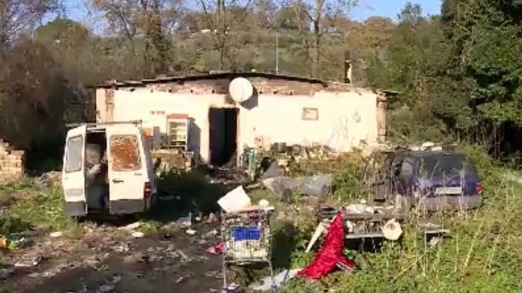 Il giallo dell'uomo morto nel rogo: cercò aiuto?