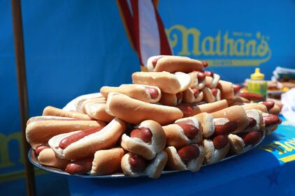 A New York la gara tra mangaitori di hot dog 4