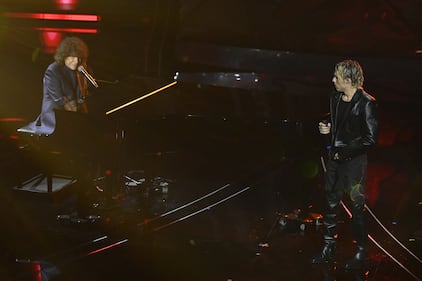 Sanremo 2024: ecco il look della quarta serata del Festival di Irama 4