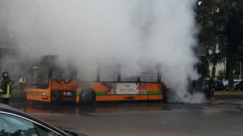 Milano, un bus in fiamme in via Rombon 11