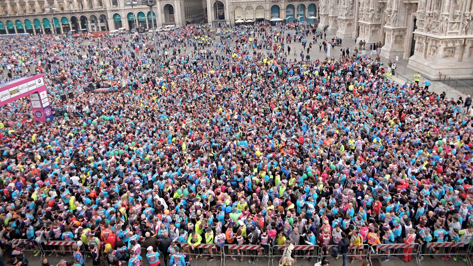 Stramilano dei record, l'assalto dei 60mila di corsa per la città