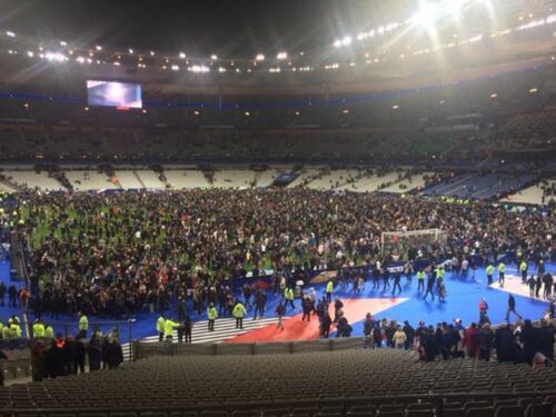 Spettatori rinchiusi nello stadio