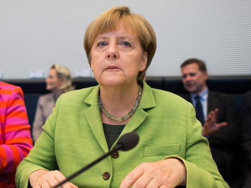 Frau Merkel, le porte aperte e 11 anni di terrore. E l’Afd vola