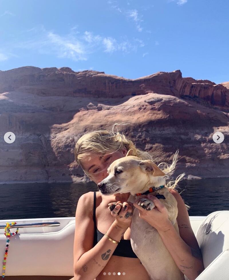 Miley Cyrus, il viaggio nel deserto: foto 2