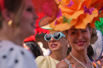Trionfo di cappelli e colori ad Ascot 1