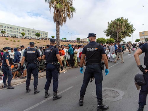 Ceuta, Chiesa divisa sui migranti. “E il governo si prende il porto”