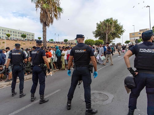 Ceuta, marocchino di 17 anni stupra 4 bimbi tra i 10 e gli 11 anni. Forze dell’ordine autorizzate a sparare