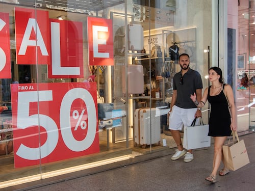 Da Largo Cairoli a Buenos Aires: in 196mila a fare shopping