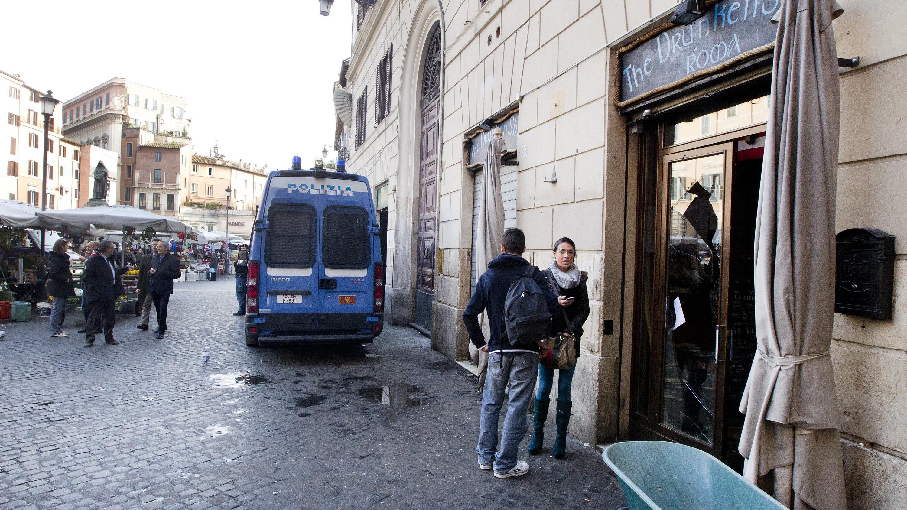Roma, blitz a Campo dei fiori. Controlli nei locali della piazza: 800mila euro di evasione
