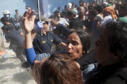 Lesbo invasa dagli immigrati: scontri e feriti 3