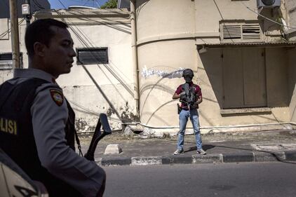 Indonesia, attacco alla polizia 9