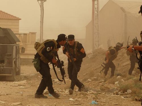 Iraq, in migliaia fuggono da Ramadi. Le milizie sciite pronte alla battaglia