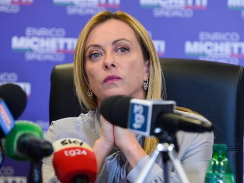 Meloni smaschera Calenda: "Cosa ha fatto in poche ore..."