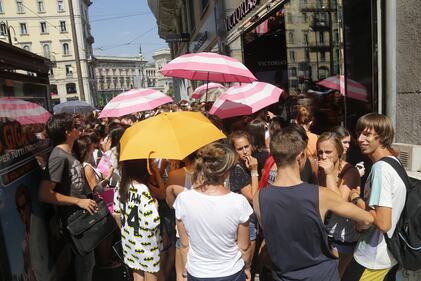 Victoria's Secret apre a Milano: preso d'assalto il negozio 14