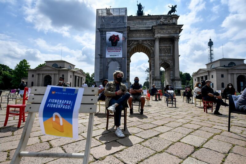 Esercenti multati per protesta all'Arco della Pace 7