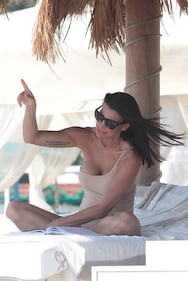 Claudia Galanti e i figli in spiaggia a Marina Di Pietrasanta 19