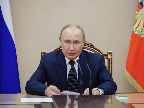 "Necrofili, nazisti, euroimbecilli". La Russia attacca (ancora) l'Ue