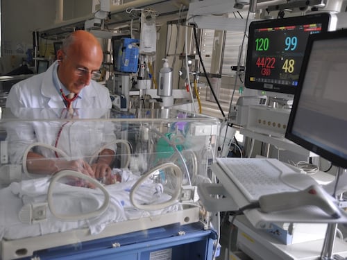 Il professor Mosca: "I neonati sono il futuro dell'Italia, patto per natalità e famiglie"
