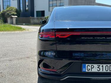 BYD Han: guarda la gallery della berlina elettrica cinese da 517 CV 8
