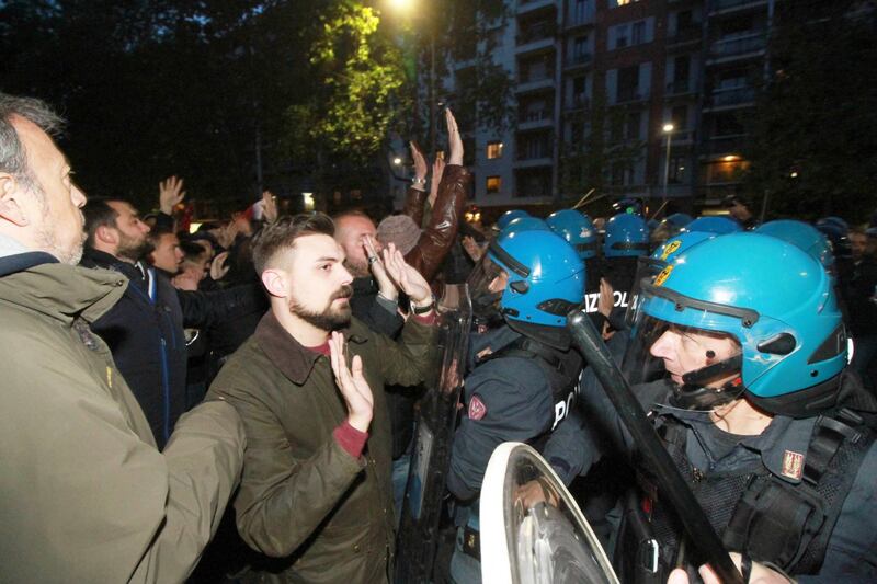 Milano, scontri al corteo per Ramelli tra l’estrema destra e la polizia 5