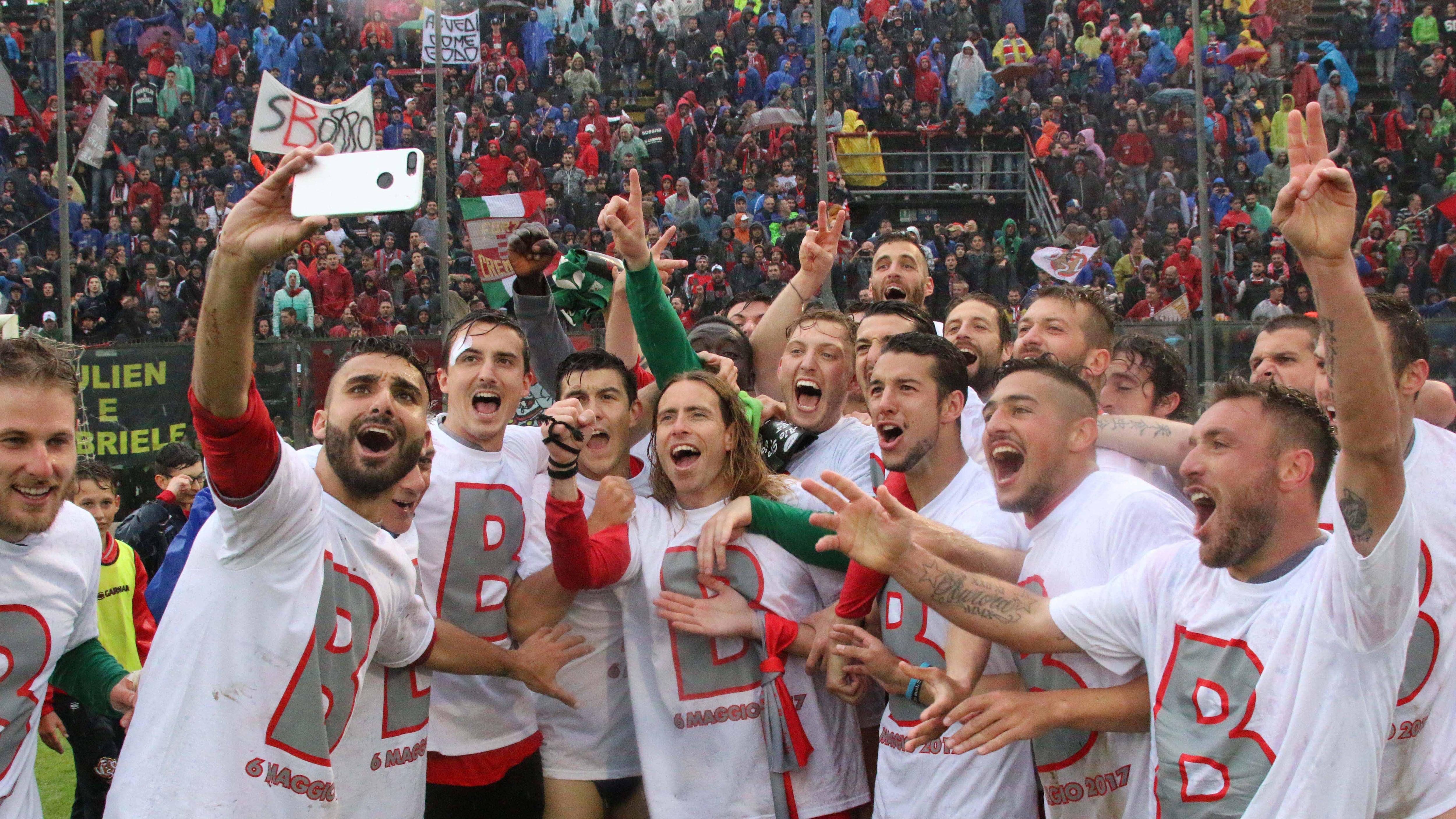La Cremonese torna in B: il grigiorosso è vintage