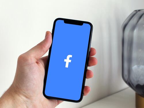 Facebook e Instagram down: valanga di segnalazioni. Poi ripartono