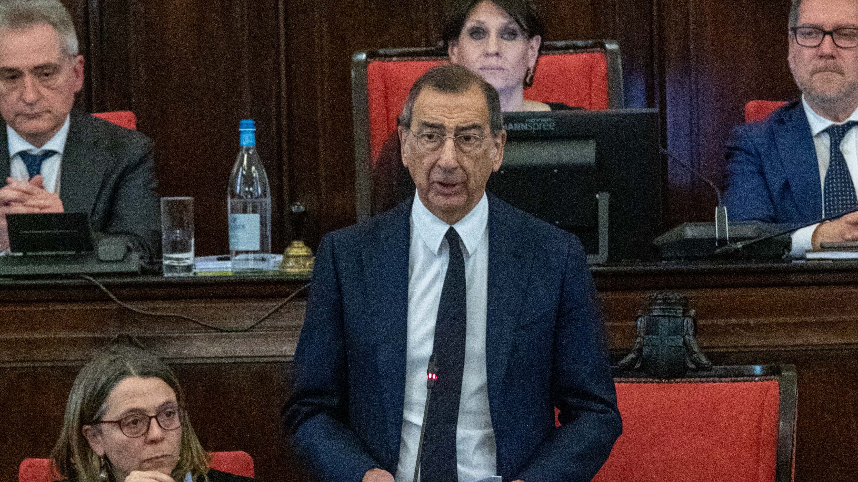 Divieto di fumo flop: 79 multe in 5 anni. E su un'altra stretta la sinistra si spacca