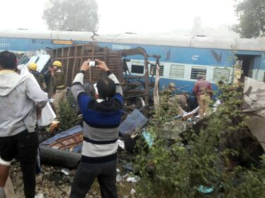 India un treno è deragliato in un grave incidente ferroviario 1