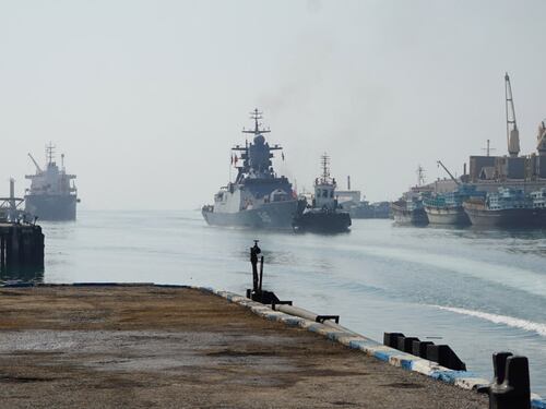 Esercitazioni militari nello Stretto di Hormuz: cosa c'è dietro la mossa di Iran, Cina e Russia