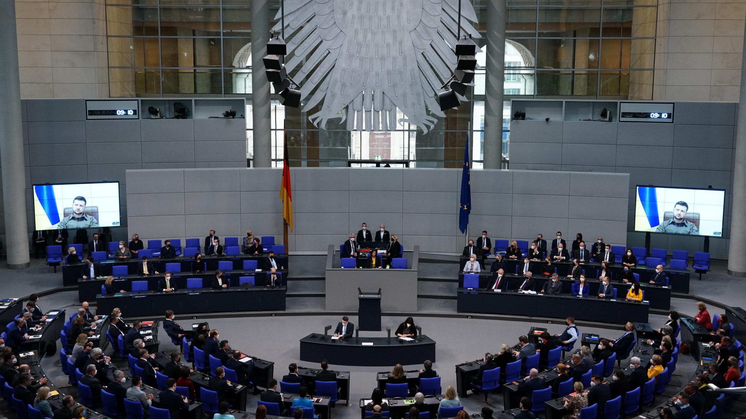 Ora anche la Germania si mette a dieta E taglia i posti dei parlamentari al Bundestag