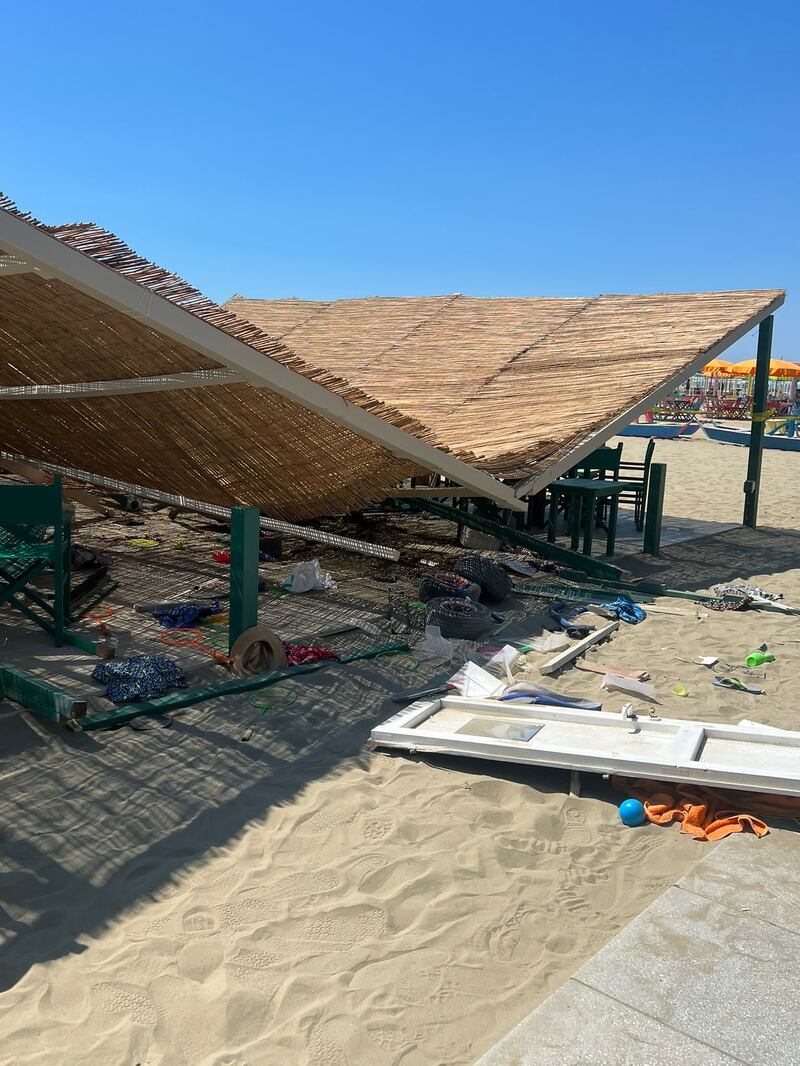 Suv sulla spiaggia a folle velocità: l'incidente a Forte dei Marmi 2