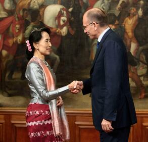Grande accogliernza per Aung San Suu Kyi 2