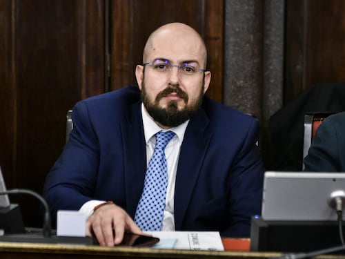 “Adesso Marracash organizzi un concerto per risarcire i danni”