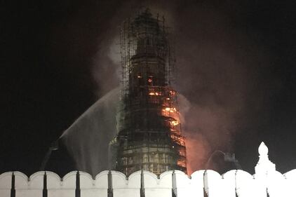 Paura a Mosca, va in fiamme il monastero di Novodevichy 4