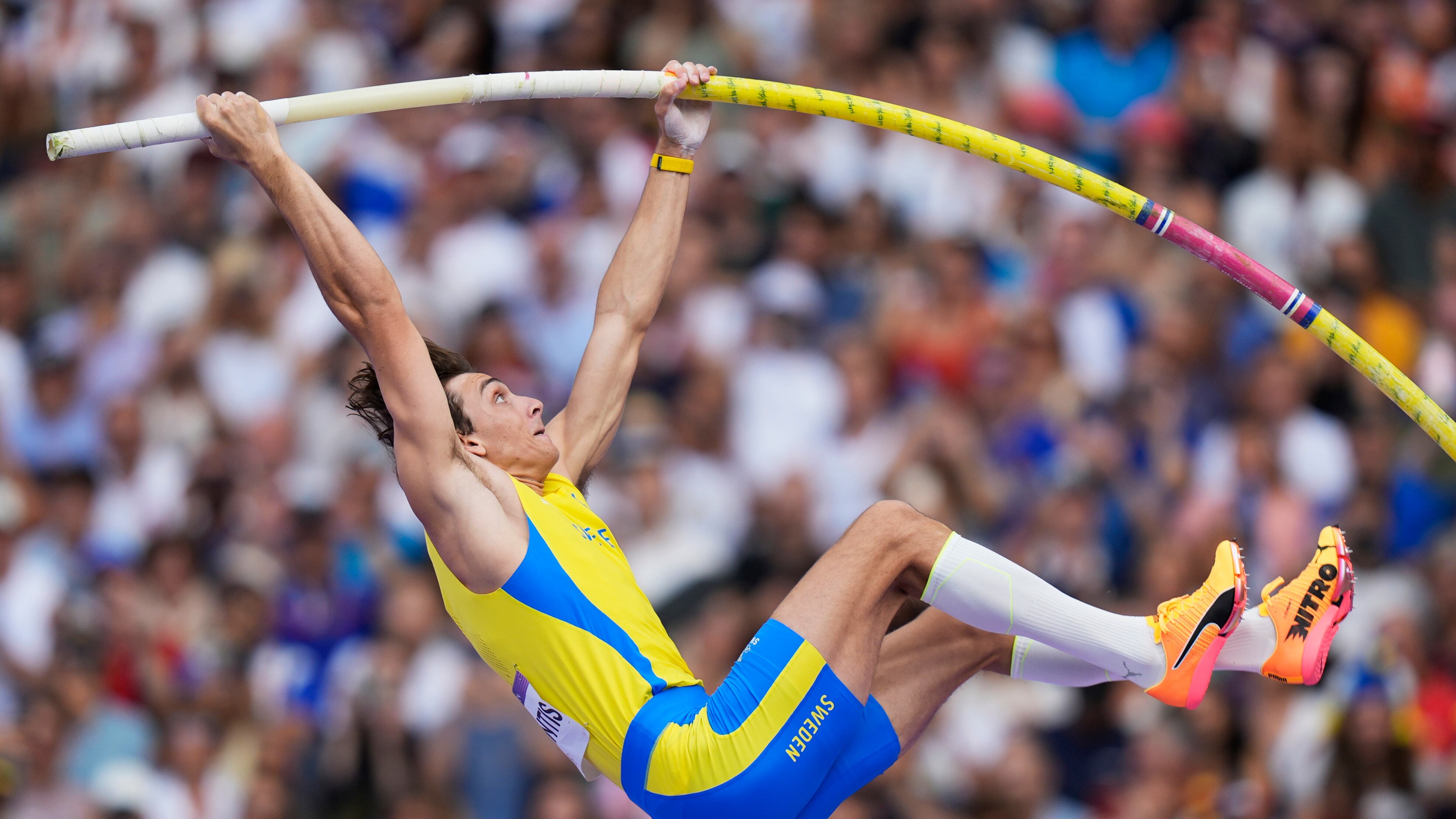 Duplantis riscrive la storia: vola a 6.26, nuovo record nel salto con l'asta