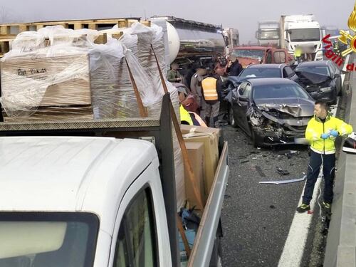 Maxi tamponamento a catena sull'A1: sono decine le auto coinvolte