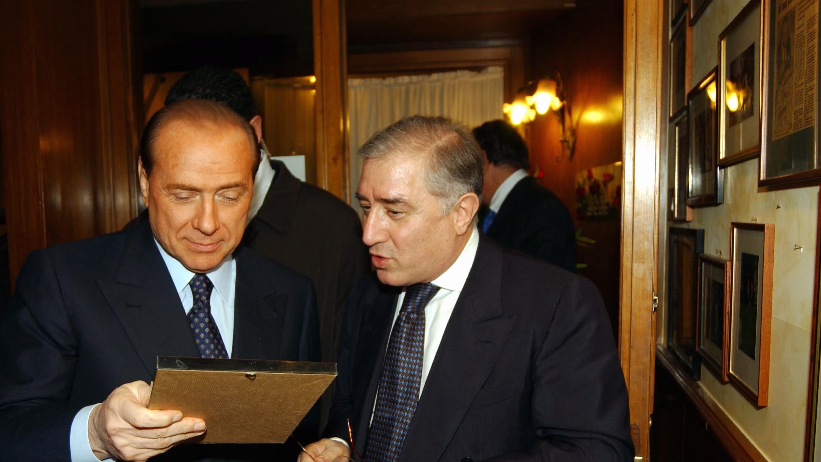 Il grande spreco. L'inchiesta fiume sul Cav e Dell'Utri: 20 milioni buttati