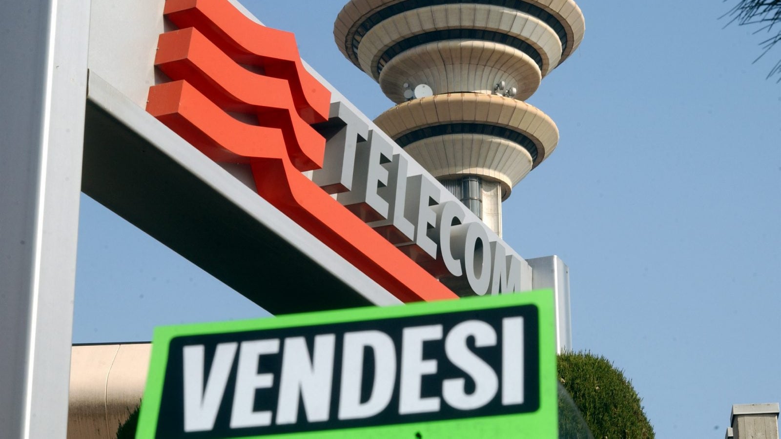 Il Tesoro blinda Telecom: arriva la golden share